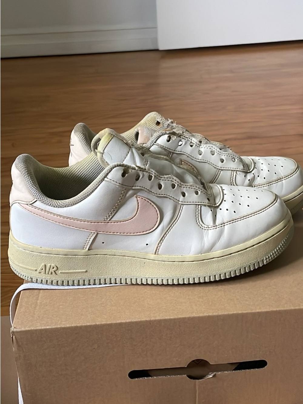 Nike Low-Top Sneakers in White with Pale Pink Swoosh
